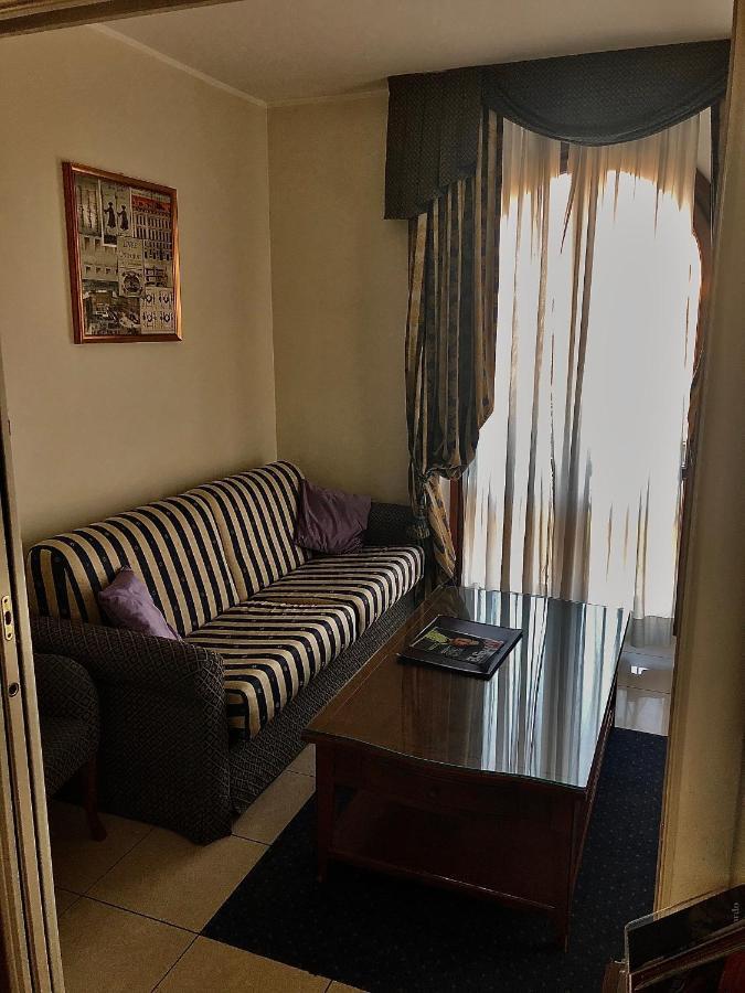 Hotel Villa Savoia ตูริน ภายนอก รูปภาพ