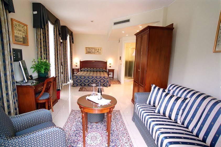 Hotel Villa Savoia ตูริน ภายนอก รูปภาพ